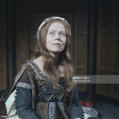 Annette Crosbie