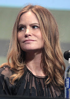 Jennifer Jason Leigh