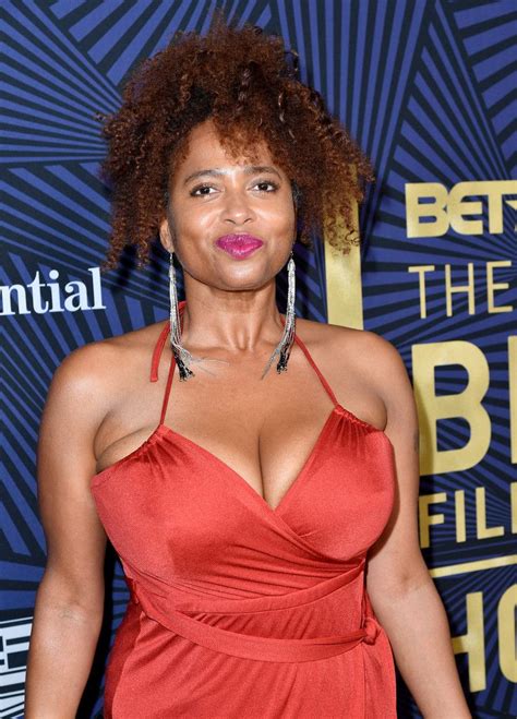 Lisa Nicole Carson