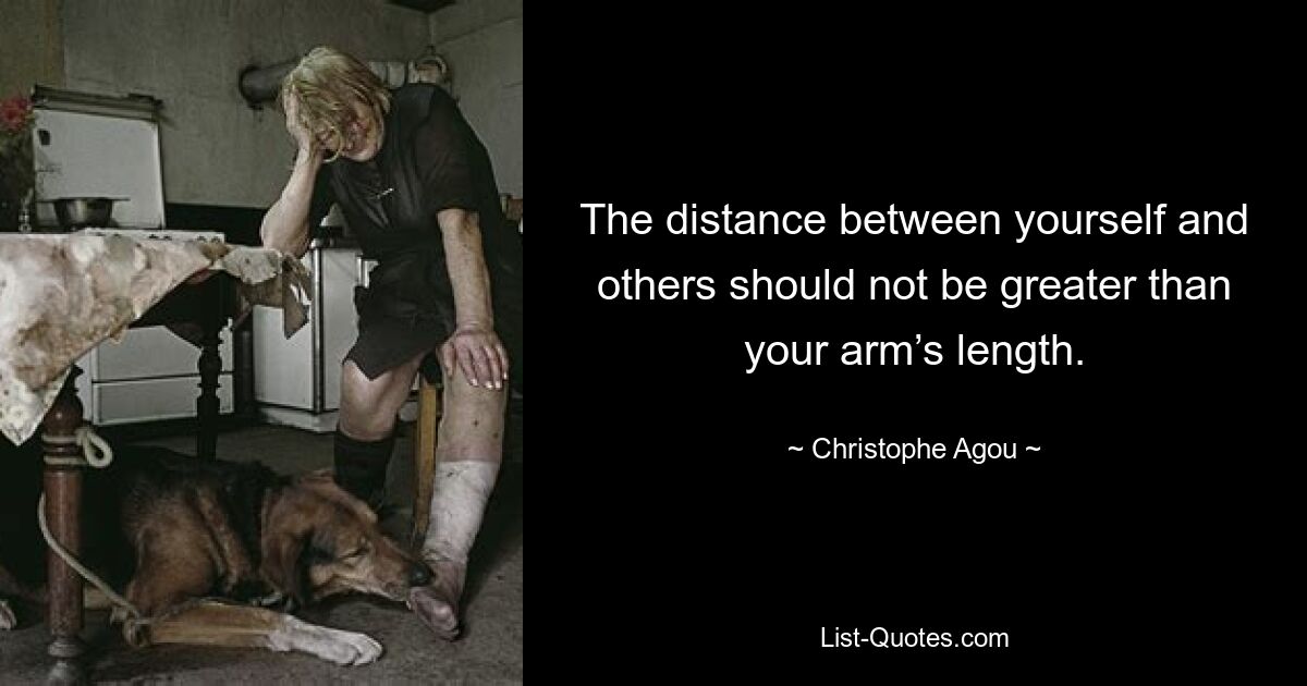 The distance between yourself and others should not be greater than your arm’s length. — © Christophe Agou