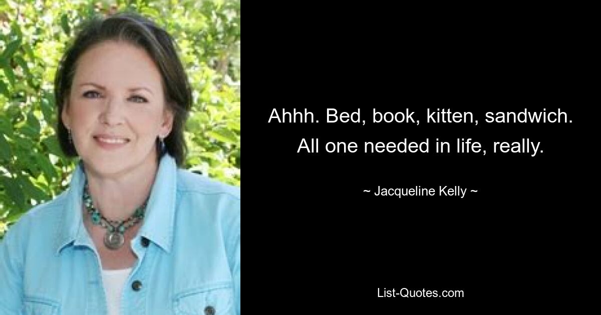 Аааа. Кровать, книга, котенок, бутерброд. На самом деле все, что нужно в жизни. — © Жаклин Келли 