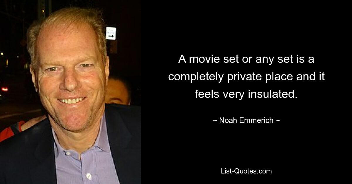 Ein Filmset oder ein anderes Set ist ein völlig privater Ort und fühlt sich sehr isoliert an. — © Noah Emmerich