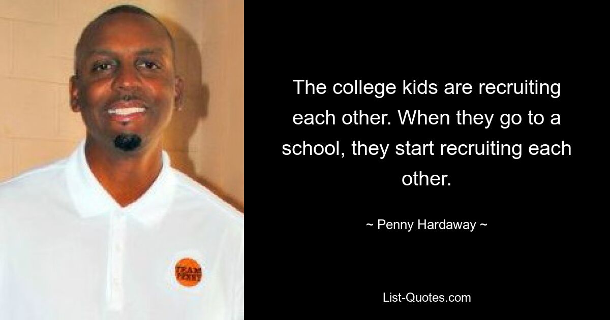 Die College-Studenten rekrutieren sich gegenseitig. Wenn sie eine Schule besuchen, beginnen sie, sich gegenseitig zu rekrutieren. — © Penny Hardaway