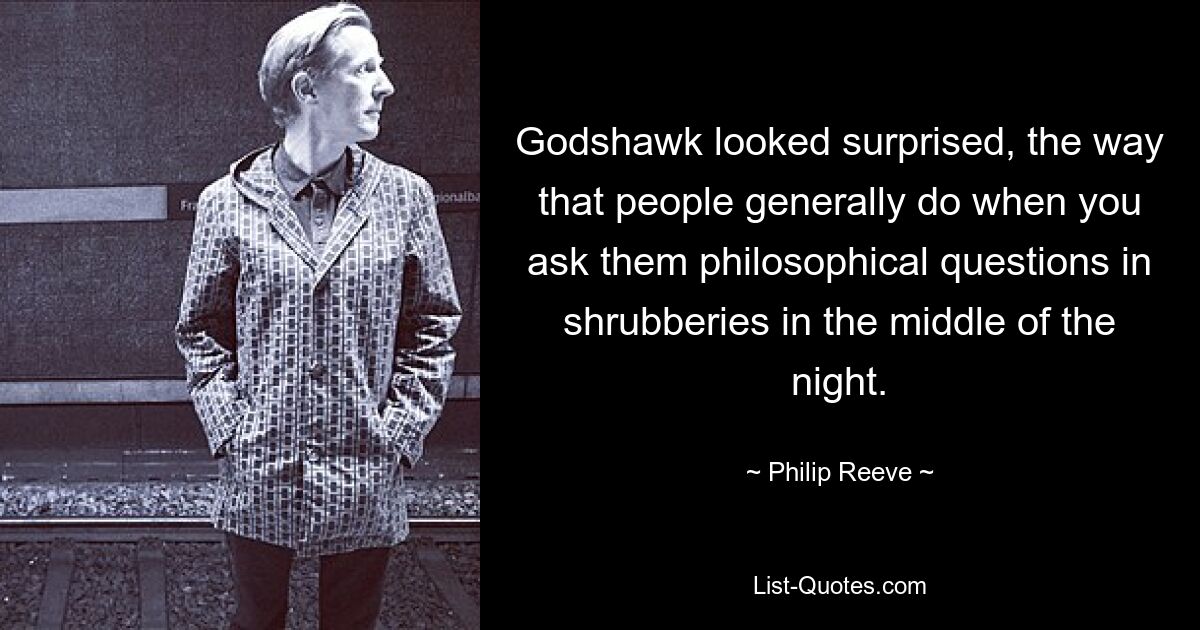 Godshawk sah überrascht aus, so wie es Menschen normalerweise tun, wenn man ihnen mitten in der Nacht im Gebüsch philosophische Fragen stellt. — © Philip Reeve