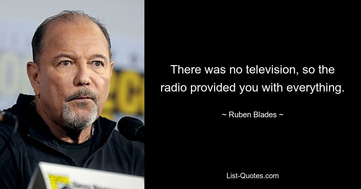 Da es keinen Fernseher gab, versorgte Sie das Radio mit allem. — © Ruben Blades 