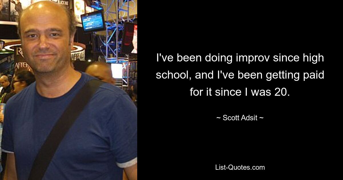 Ich mache Improvisation seit der High School und werde dafür bezahlt, seit ich 20 bin. — © Scott Adsit