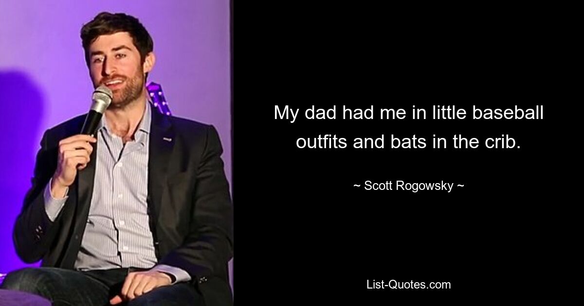 Mein Vater hatte mich in kleinen Baseball-Outfits und Schlägern im Kinderbett. — © Scott Rogowsky 